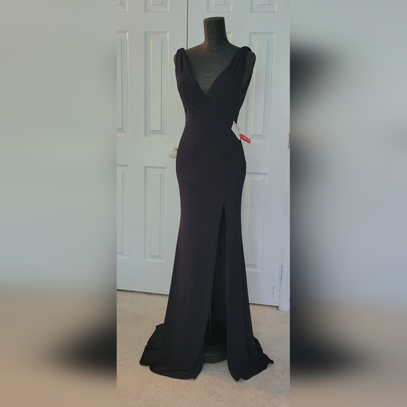 Black Mac Duggal Ieena Sleeveless v neck jersey gown size 2 - Picture 3 of 13